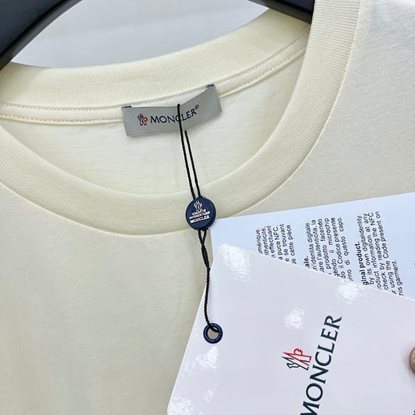 高品質モンクレール ロゴ パッチポケット Tシャツ パロディ 2色 mor83514